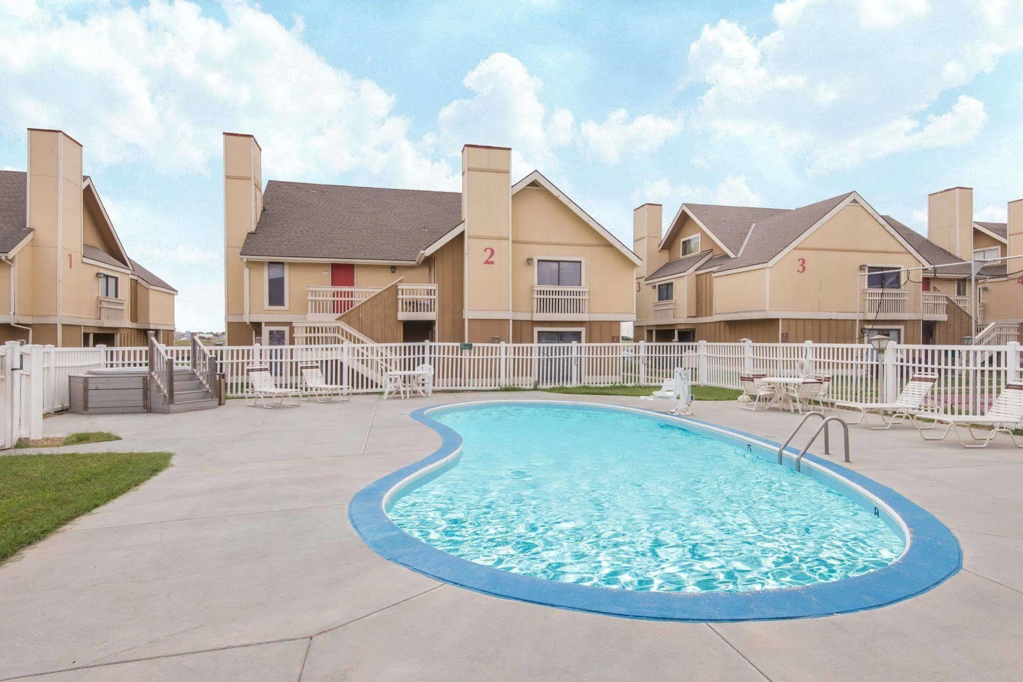 Hawthorn Extended Stay By Wyndham Ουιτσιτά Εξωτερικό φωτογραφία